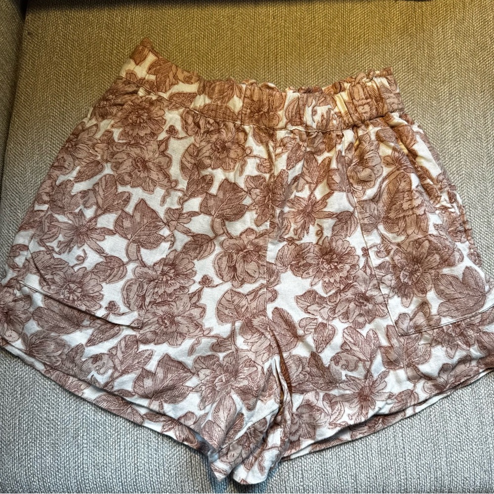 Abercrombie & Fitch Floral High Waist Shorts - Tan